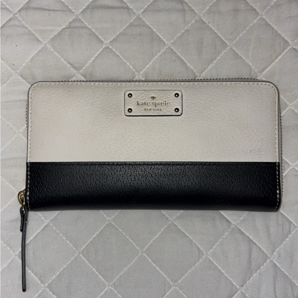 Kate Spade Two-Tone Black and Cream Wallet